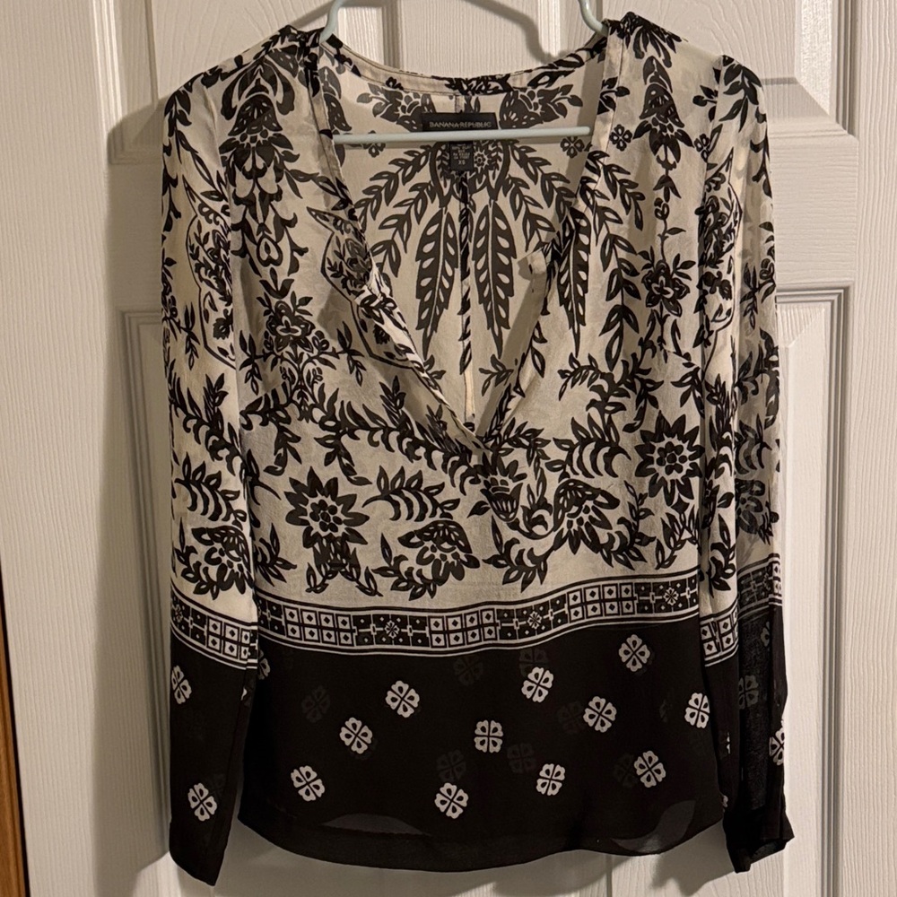 Banana Republic Black and Cream Patterned Blouse